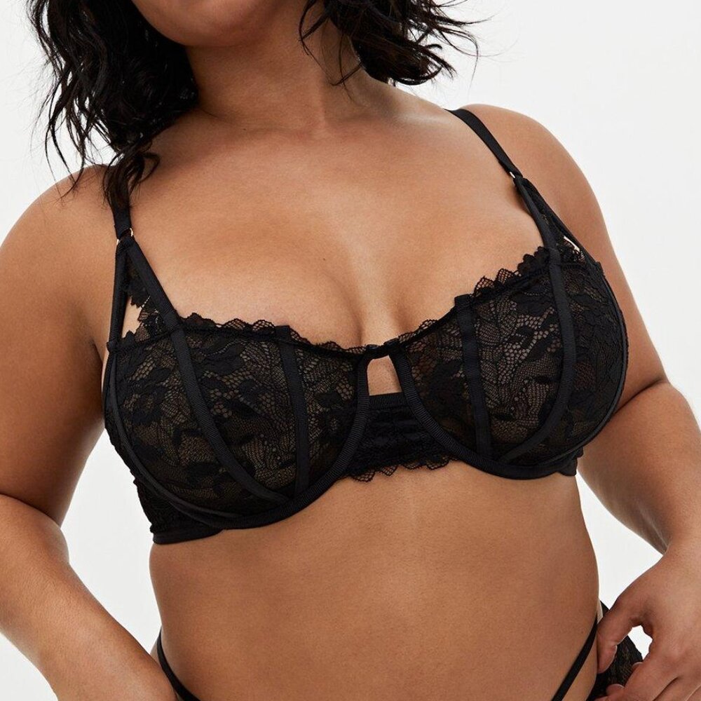 Torrid Curve Black Strappy Chantilly Lace Longline Bralette SZ 2 NWT